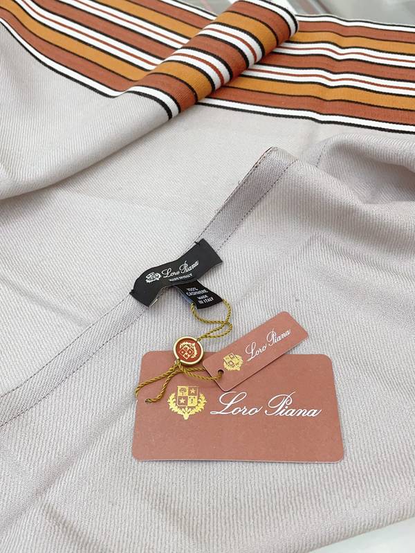Loro Piana Cloak LPC00067 Loro Piana Cloak LPC00067